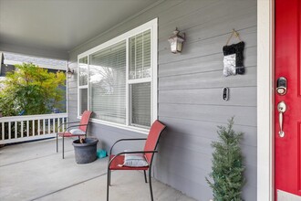 1236 Shafer Ln in Medford, OR - Building Photo - Building Photo