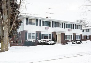 105 Dewey Ln, Unit #1 in Plymouth, WI - Building Photo