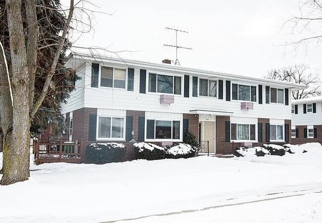 105 Dewey Ln, Unit #1