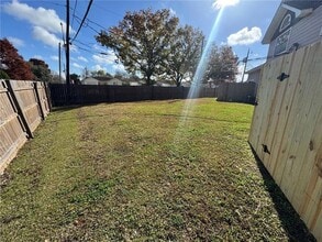 1016 Greenspoint Dr in New Orleans, LA - Foto de edificio - Building Photo