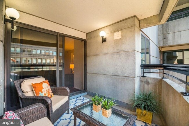 2311 M St NW in Washington, DC - Building Photo - Building Photo