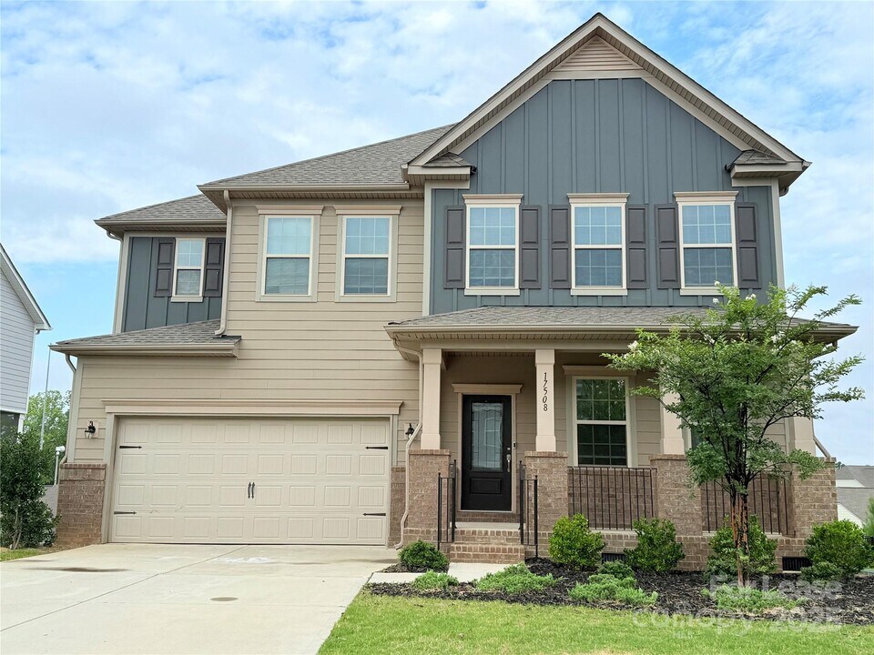 17508 Snug Harbor Rd in Charlotte, NC - Building Photo