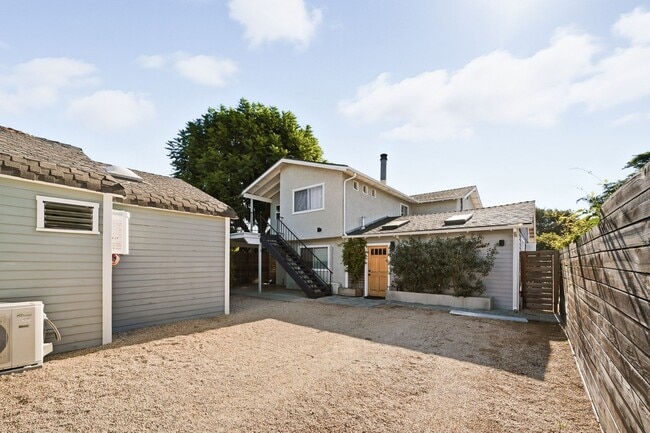 611 W Mission St in Santa Barbara, CA - Building Photo - Building Photo