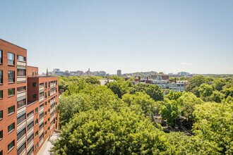 1471 Beacon St, Unit 6 in Brookline, MA - Foto de edificio - Building Photo