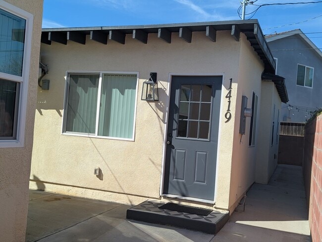 1419-1419 Milton Ave