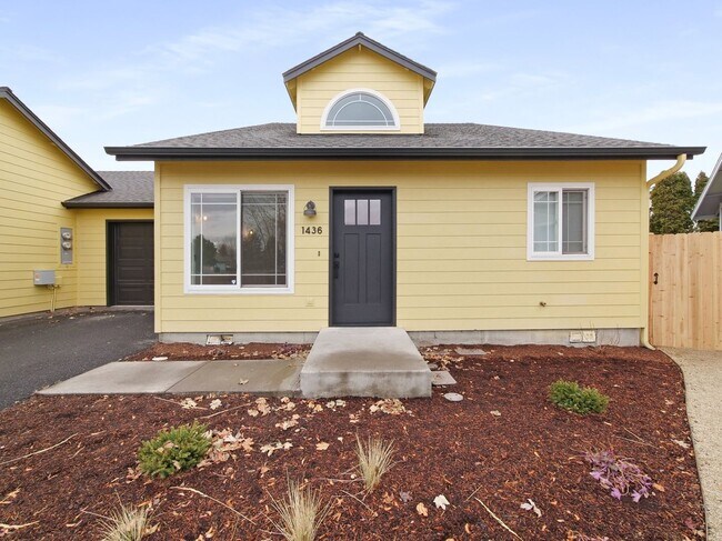 1434 NE Covington Ln in Bend, OR - Foto de edificio - Building Photo