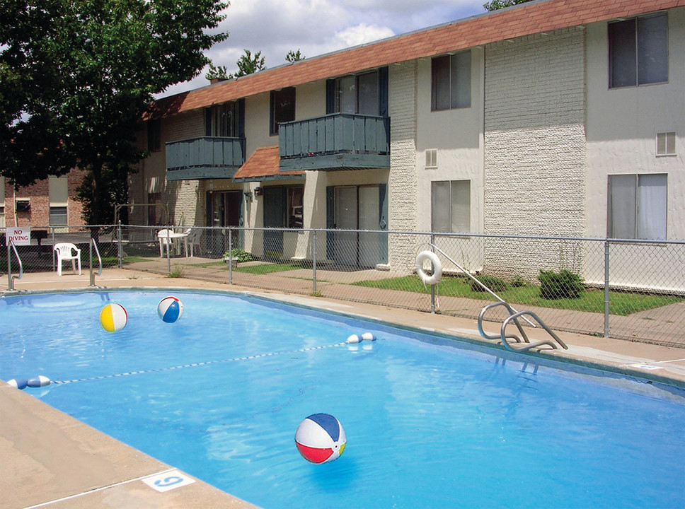 Forest Cove Apartments in Springfield, MO - Building Photo