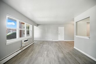 Sunnybrae Apartments in Hamilton, NJ - Building Photo - Building Photo