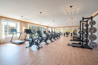Novu Apartments in Niles, IL - Foto de edificio - Interior Photo