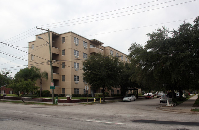 Hyde Park Towers Apartments in Tampa, FL - Building Photo - Building Photo