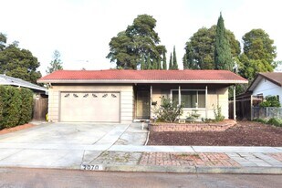 2070 Sierra Wood Dr in San Jose, CA - Building Photo