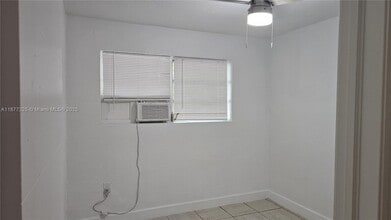 1004 NW 3rd Ave in Hallandale Beach, FL - Building Photo - Building Photo
