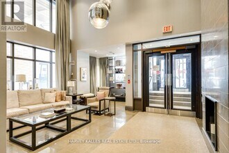 35-1235 Hayden St in Toronto, ON - Building Photo - Building Photo