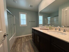 27470 Poppy Ct in Santa Clarita, CA - Building Photo - Building Photo