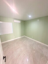 22235-22243 Wyandotte St in Los Angeles, CA - Building Photo - Building Photo