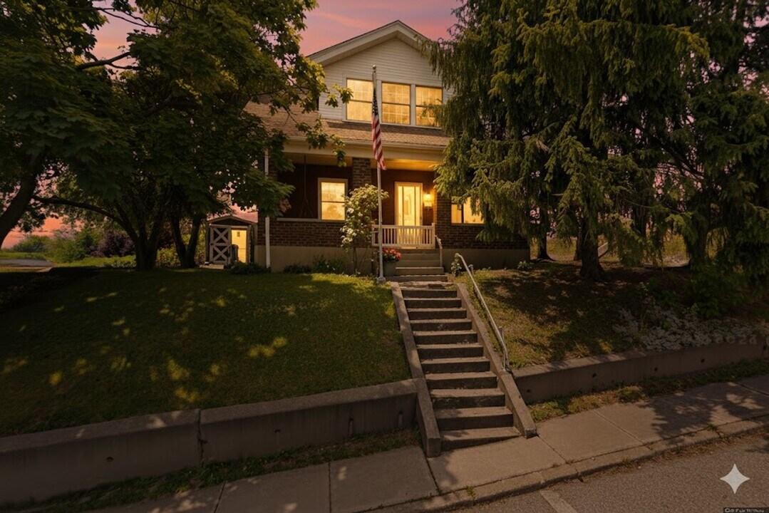 800 Burbridge St in McKeesport, PA - Building Photo