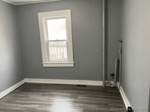 103 Elm St in Winchester, CT - Building Photo - Building Photo