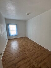 256 W Florence Ave, Unit 203 in Los Angeles, CA - Building Photo - Building Photo