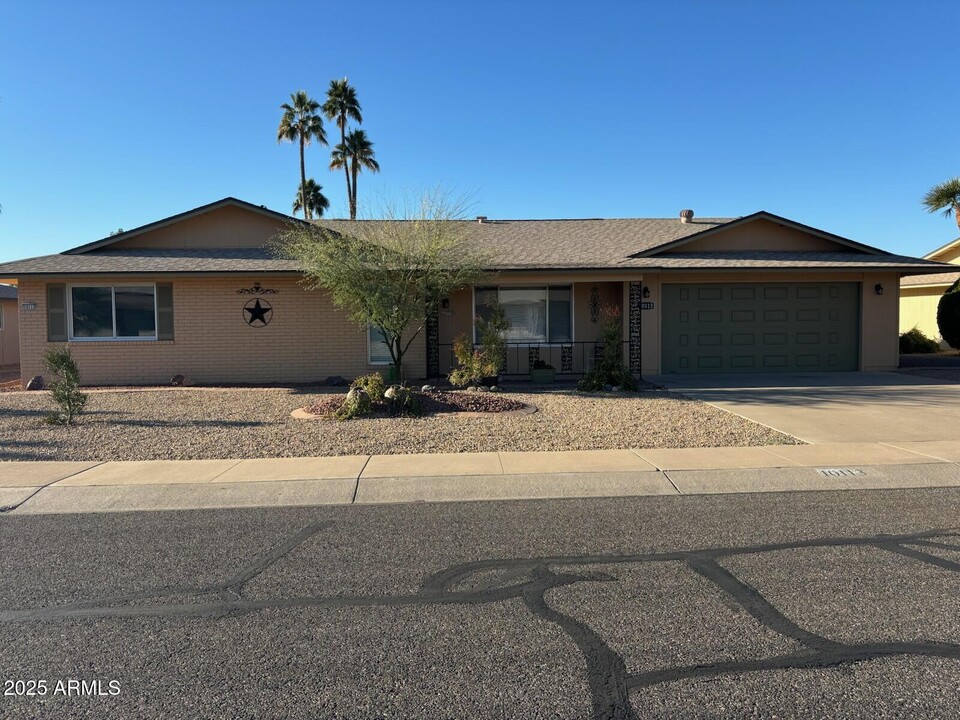 10113 W Signal Butte Cir in Sun City, AZ - Building Photo