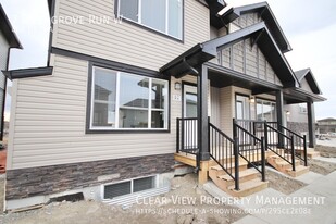 7 Rivergrove Run W in Lethbridge, AB - Building Photo