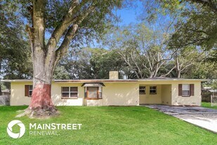 2411 Chase Ave in Sanford, FL - Building Photo