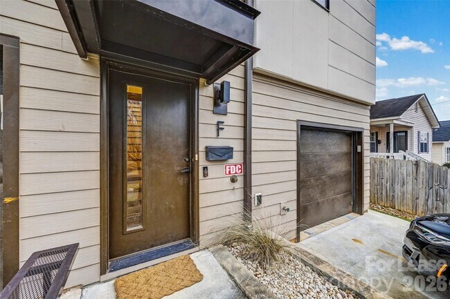 840 E 18th St, Unit F in Charlotte, NC - Foto de edificio - Building Photo