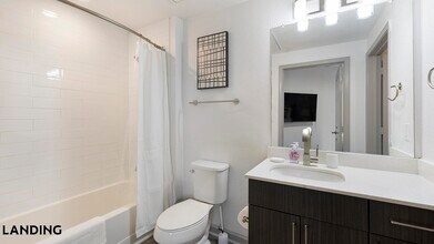 1001 S Center St, Unit 2215 in Arlington, TX - Building Photo - Building Photo