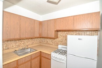 744 W Belmont Ave in Chicago, IL - Foto de edificio - Building Photo