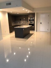 7661 NW 107th Ave, Unit 211 in Doral, FL - Foto de edificio - Building Photo