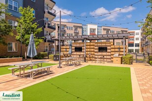 6107 E Riverside Dr in Austin, TX - Building Photo