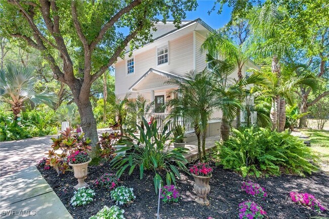 2800 Lakeview Dr in Naples, FL - Building Photo - Building Photo