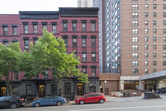 204 E 90th St in New York, NY - Building Photo - Building Photo