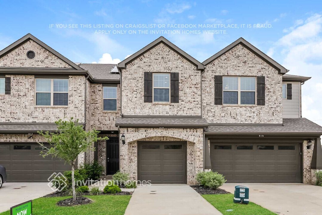 814 Bonnet Trl in Arlington, TX - Building Photo
