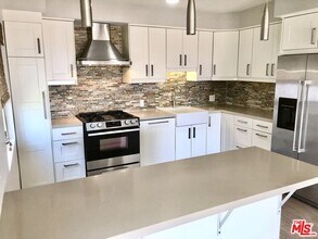22351 Pacific Coast Hwy in Malibu, CA - Building Photo - Building Photo