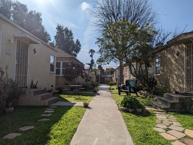 648 Rose Ave, Unit 648