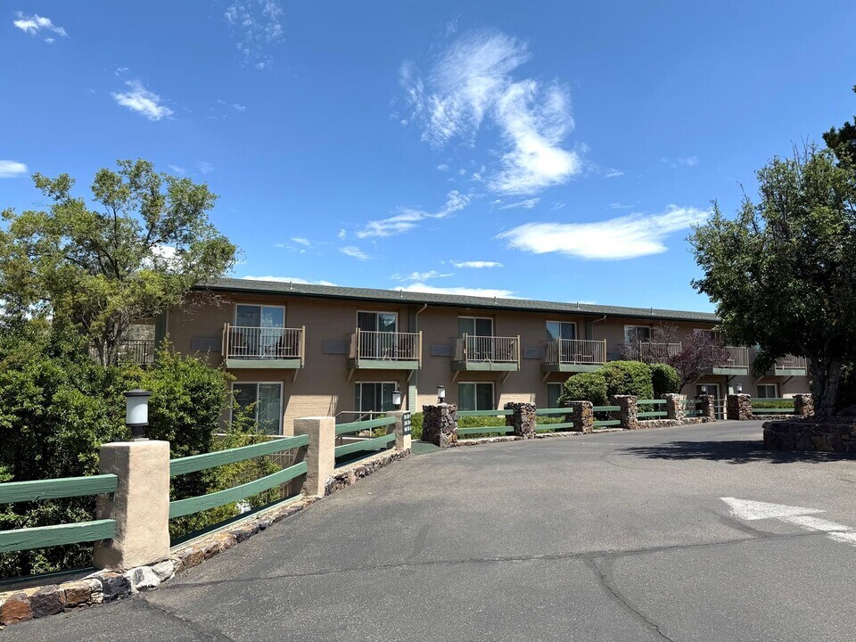 1317 E Gurley St in Prescott, AZ - Building Photo