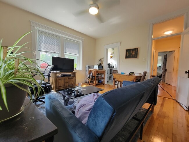 164 Strathmore Rd, Unit 25