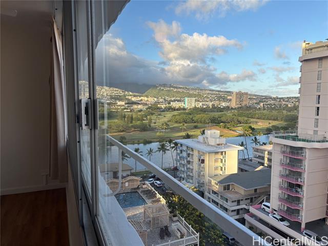 435 Seaside Ave in Honolulu, HI - Building Photo