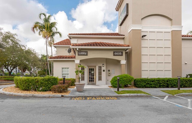 Furnished Studio-Miami - Airport - Blue La in Miami, FL - Foto de edificio - Building Photo