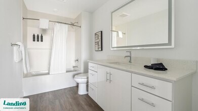 1950 Mayfair St, Unit 1004 in Naples, FL - Foto de edificio - Building Photo