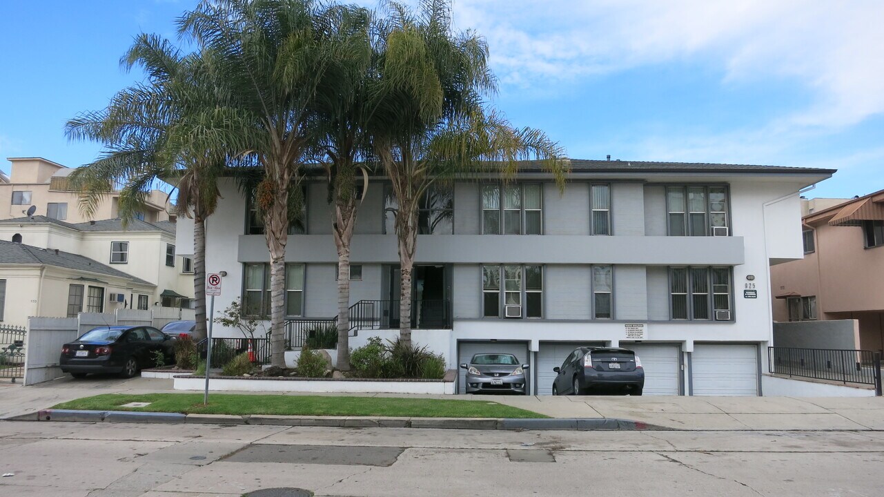 925 S Sherbourne Dr in Los Angeles, CA - Building Photo