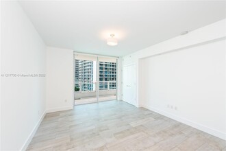 1080 Brickell Ave, Unit 1605 in Miami, FL - Building Photo - Building Photo