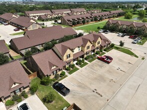 400-408 Baby Bear dr in College Station, TX - Building Photo - Building Photo