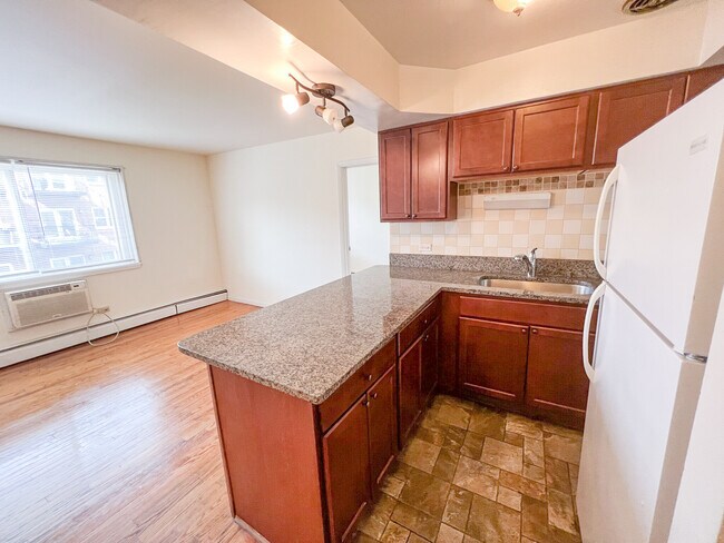 6106 N Kenmore Ave, Unit #311 in Chicago, IL - Building Photo - Building Photo
