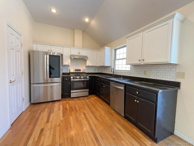 2 Fieldstone Dr in New Paltz, NY - Foto de edificio - Building Photo