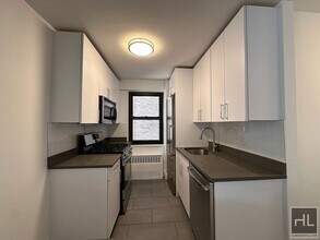 E 16 ST in New York, NY - Building Photo - Building Photo