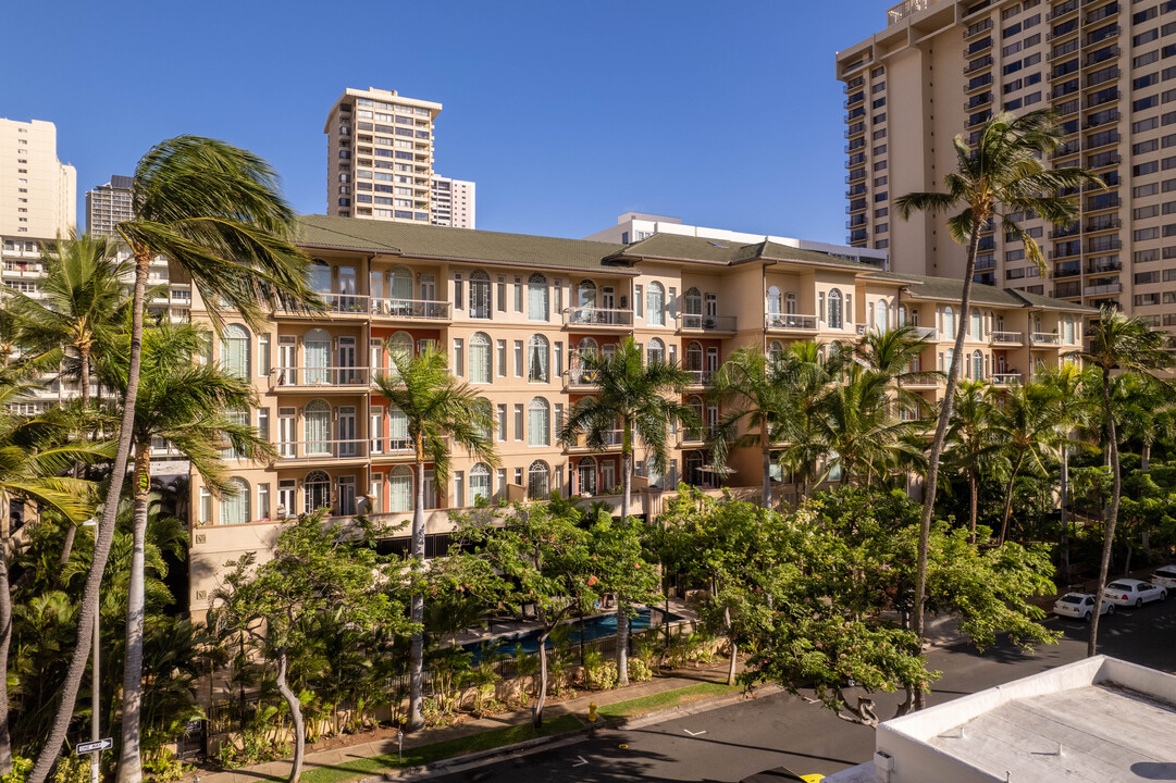 Loft at Waikiki in Honolulu, HI - Building Photo