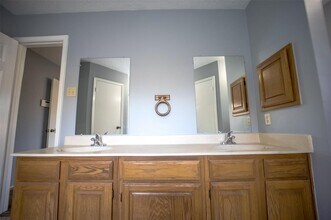 2111 Landcircle Ct in Sugar Land, TX - Building Photo - Building Photo