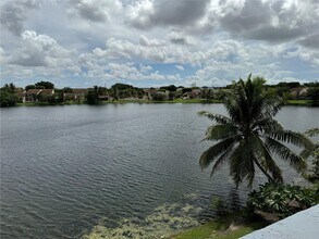 9363 Fontainebleau Blvd in Miami, FL - Building Photo - Building Photo