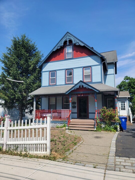 16 Elmwood Ave in Norwalk, CT - Foto de edificio